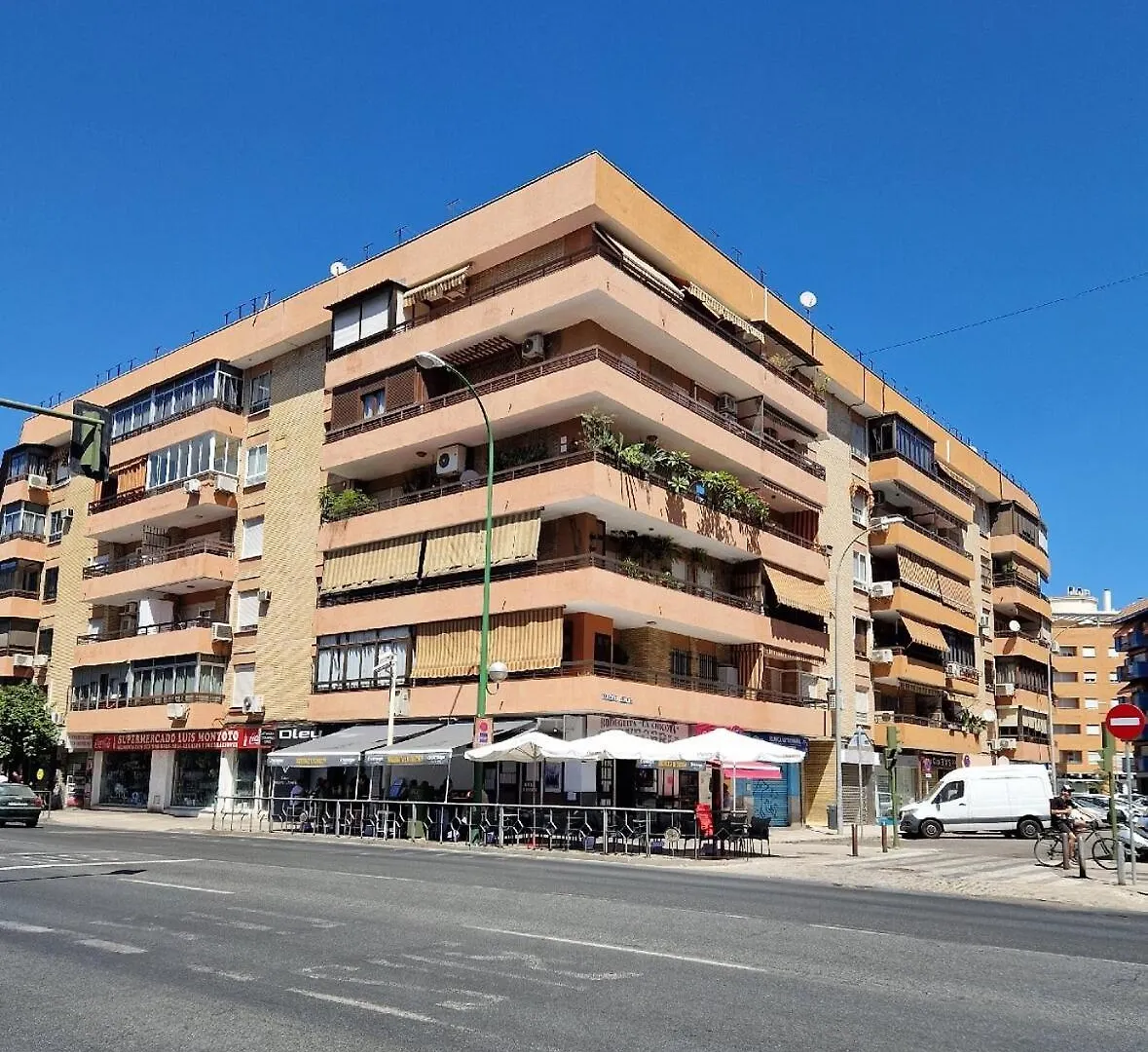 Apartment 10 Minutos Centro Sevilla, Moderno Y Con Parking Gratis